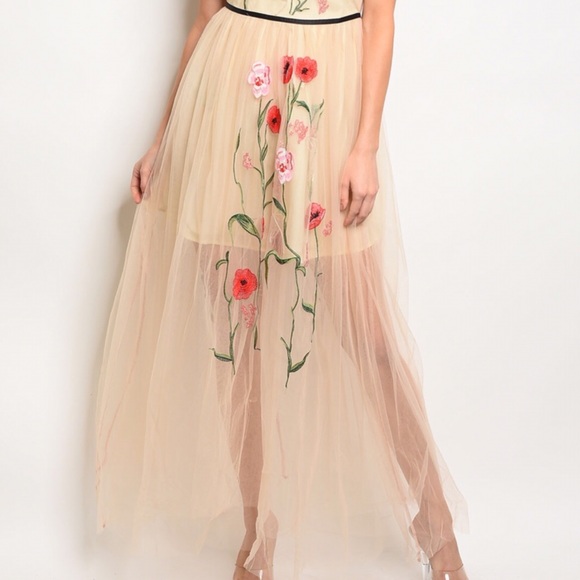 🌺🌺🌺 VINTAGE FLOWER EMBROIDERY NUDE DRESS🌺🌺🌺 - Picture 5 of 8